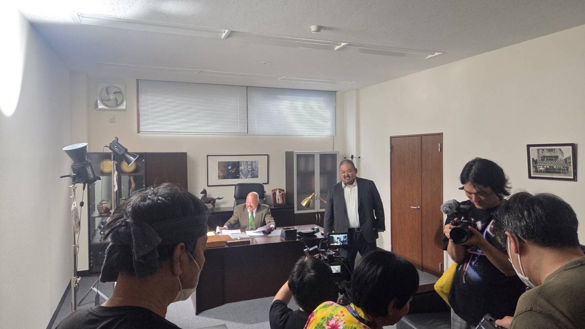 dakotto_private's tweet photo. 【メンバー活動報告】
町田政則より

映画の撮影でスタミナパンの麻婆さんと一緒でした　麻婆さんは僕の息子役ですへへへへ
皆に似てる親子だ〜って言われましたへへへへ
上映は来年かな
情報解禁になったら宣伝しますね　宜しくお願いします！
#町田政則  #撮影 https://t.co/FUgd9iYFj9
