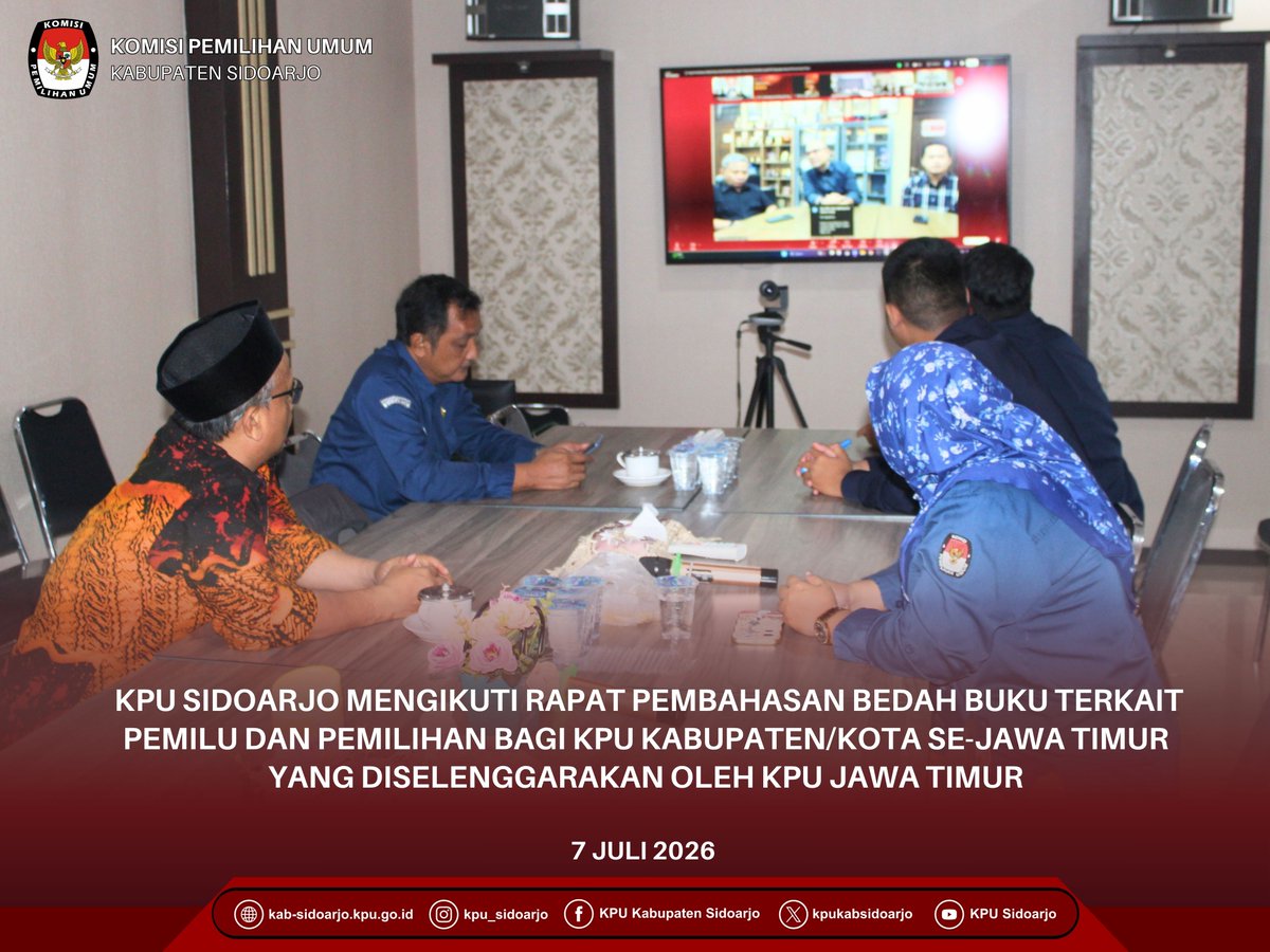 kpukabsidoarjo's tweet photo. Halo #TemanPemilih! π
Masih dalam suasana #SelasaCeria, Komisi Pemilihan Umum Kabupaten Sidoarjo (KPU Sidoarjo) mengikuti Rapat Pembahasan Bedah Buku terkait Pemilu dan Pemilihan bagi KPU Kabupaten/Kota se-Jawa Timur yang diselenggarakan secara daring oleh KPU Provinsi Jawa https://t.co/9UafNmLxke