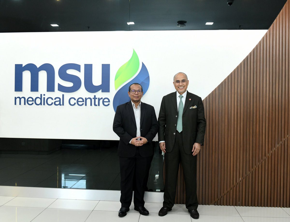 MohdShukriYajid's tweet photo. Delighted to host Prof. Ts. Dr. Mohd Shafry Mohd Rahim, Vice Chancellor of @utm_my and his entourage, for a productive visit and strategic discussion. Our engagement reinforced our shared commitment to a meaningful partnership. @MSUmalaysia https://t.co/sco2MwT7wp
