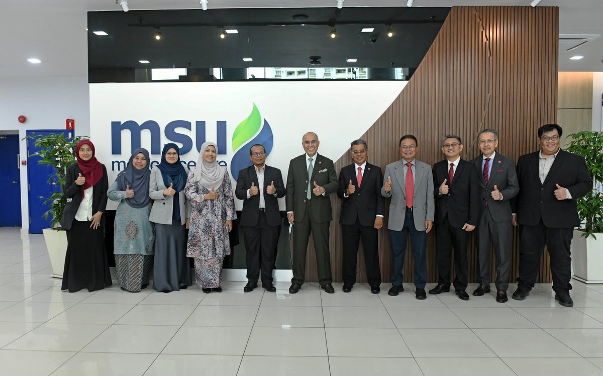 MohdShukriYajid's tweet photo. Delighted to host Prof. Ts. Dr. Mohd Shafry Mohd Rahim, Vice Chancellor of @utm_my and his entourage, for a productive visit and strategic discussion. Our engagement reinforced our shared commitment to a meaningful partnership. @MSUmalaysia https://t.co/sco2MwT7wp