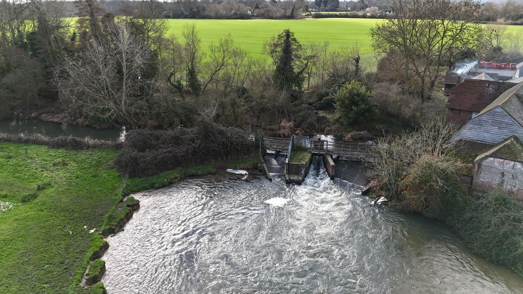 RjbullL's tweet photo. Many rivers were heavily modified for milling centuries ago, creating deep impounded sections that differ significantly from natura river conditions.

Today, a lot of restoration work focuses on carefully reversing or mitigating those impacts.

#Ecology #RiverRestoration https://t.co/h4j72O0chF