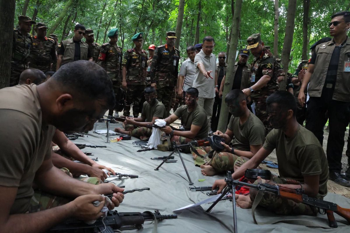 Defres360's tweet photo. For the first time in Bangladesh's history, a Prime Minister visited a Bangladesh Army field training exercise, where he observed combat drills, received operational briefings,interacted with troops, shared a meal with soldiers during a surprise visit to the 8 BIR training area https://t.co/pDAO9B493a