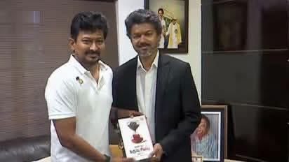 udbasty's tweet photo. @iyer00707 @kokki475785 பின்ன தற்குறி அப்படித்தானே சொல்லிச்சி 
அப்புறமா கறுப்பு சிவப்பு சைக்கிள்ள போய் திமுகவுக்கு ஓட்டுப்போட்டிச்சி 
அஅதனால தான் சொல்கிறோம் தலமைத்தற்குறி தமிழக அரசியலின் அசிங்கம் என்று. https://t.co/LAGUO97N6K
