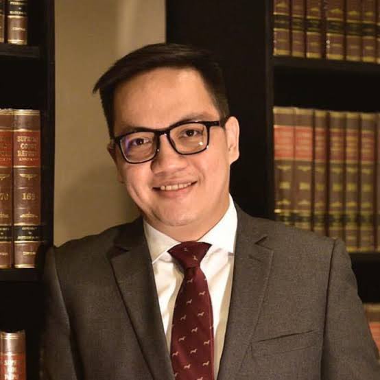 tenchi_MNL's tweet photo. Ako na magsasabi, sa mata ng ordinaryong Pilipino, PANALO ang pagiging kalmado at composed ni Atty. Virgil Ligutan, as against sa pagiging agresibo at "tarantahin" ni Atty. CJ Narvasa.

Sa bibig ng pangkarinawang tao— "bakit masyadong defensive? Guilty yarn?" https://t.co/N3HBYPgkkI