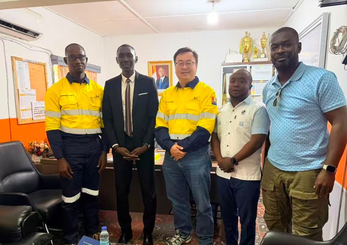 metalsgrove's tweet photo. 📷 MetalsGrove Mining (#ASX: $MGA) MD Lijun Yang is in Ivory Coast now and met local mines department director.

#Mining #Exploration #InvestorUpdate https://t.co/ykEsOQrifb