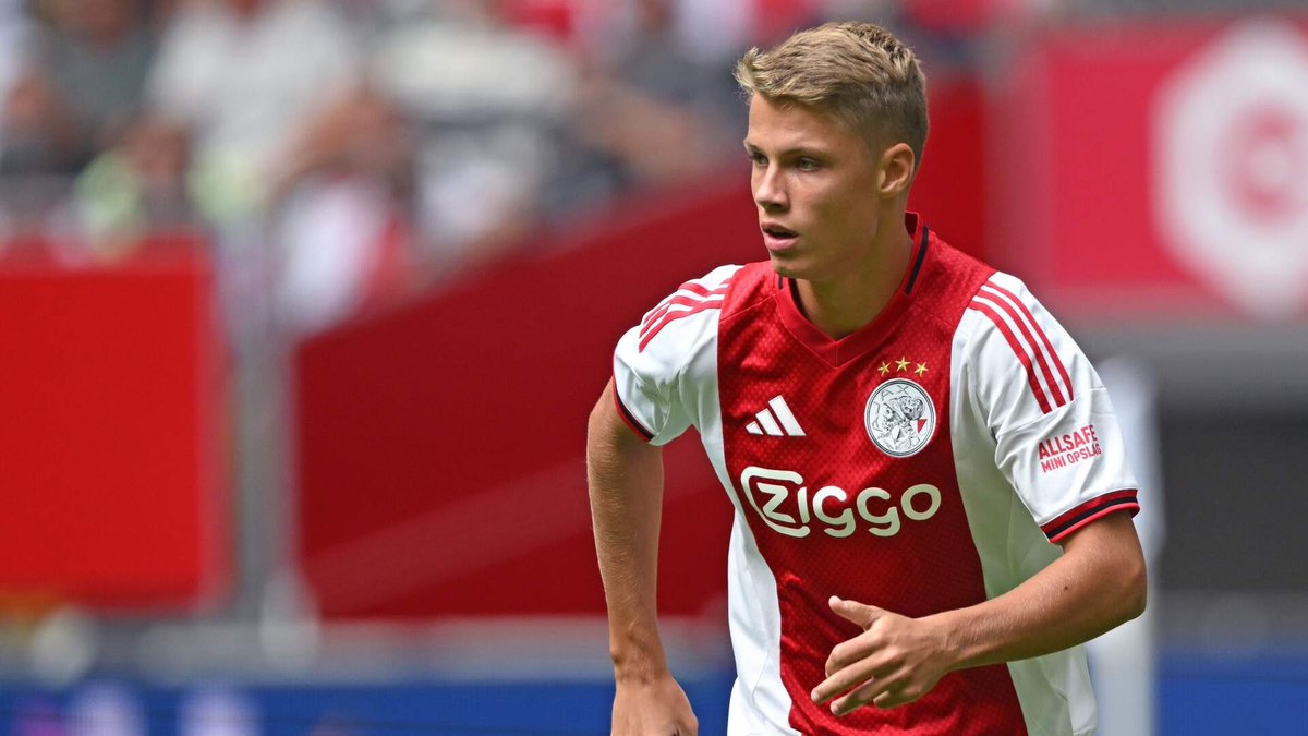 SkySports_Keith's tweet photo. 🚨 BREAKING: Newcastle have agreed a fee with Ajax for midfielder Sean Steur. 
💰 #NUFC set to pay £20m + £3m add-ons for the wonder kid, who could be a potential replacement for the departed Sandro Tonali. 
🤝 Fee is agreed but deal yet to be finalised. The player needs to undergo a medical etc. 
🇳🇱 The 18-year-old is a rising star in The Eredivisie and is tipped for big things. 
🤫 #NUFC managed to keep this one quiet…