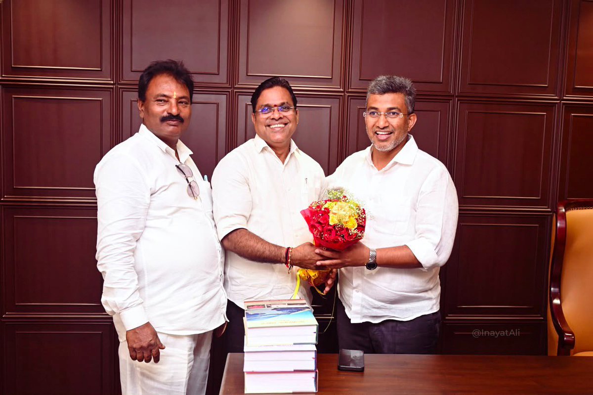 InayatMulki's tweet photo. ಸುರತ್ಕಲ್‌ನ ನಿವಾಸದಲ್ಲಿ ಇಂದು ಸಾರ್ವಜನಿಕರನ್ನು ಹಾಗೂ ಕಾಂಗ್ರೆಸ್ ಪಕ್ಷದ ಕಾರ್ಯಕರ್ತರನ್ನು ಭೇಟಿಯಾಗಿ, ಅವರ ಕುಂದು-ಕೊರತೆಗಳು ಮತ್ತು ಅಹವಾಲುಗಳನ್ನು ಆಲಿಸಿದೆ. ಈ ಸಂದರ್ಭದಲ್ಲಿ ಜನರ ಸಮಸ್ಯೆಯನ್ನು ಪರಿಹರಿಸಲು ಸೂಕ್ತ ಕ್ರಮ ಕೈಗೊಳ್ಳುವ ಭರವಸೆಯನ್ನು ನೀಡಿದೆ. https://t.co/CDYcOv2uYf