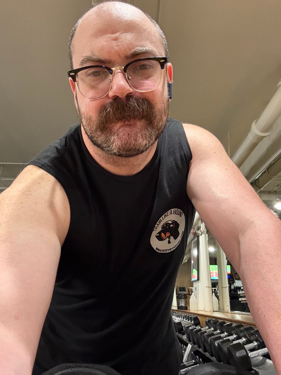 beartender22's tweet photo. His logo on my chest. Gotta earn it. #gayworkout #gaymuscle #powerlifter #gaybear #gaygym #musclebear #bearmuscle #beefybear https://t.co/kdvSE1qw6v