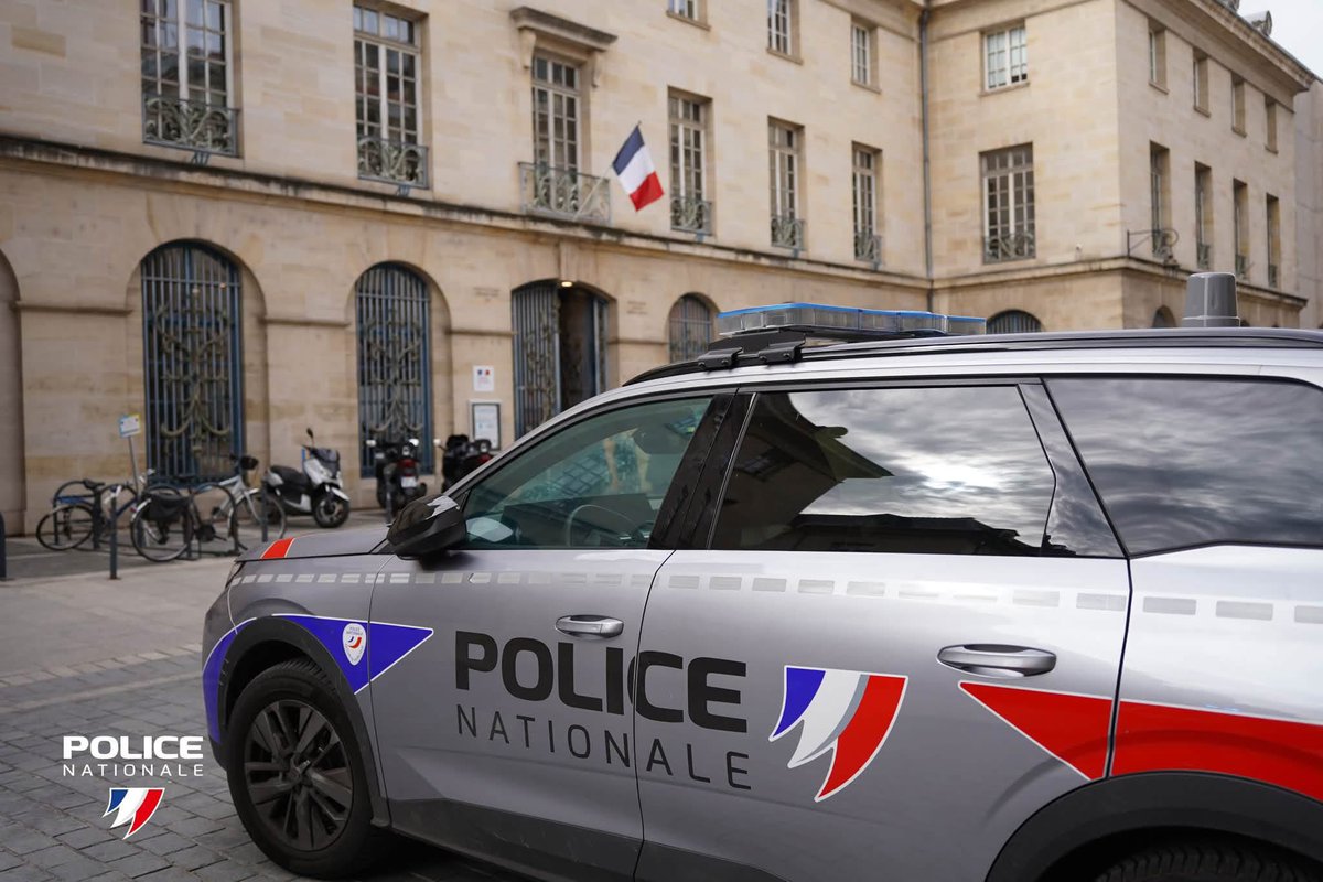 PoliceNat54's tweet photo. ⚠️ Suite à une suspicion de fuite de gaz, une opération de sécurisation est actuellement en cours dans le secteur rue Saint-Catherine / Préfecture / Place Stanislas.

Par mesure de sécurité, merci d’éviter ce secteur et de faciliter l’intervention des forces de l’ordre. https://t.co/w5U9KdmRb7