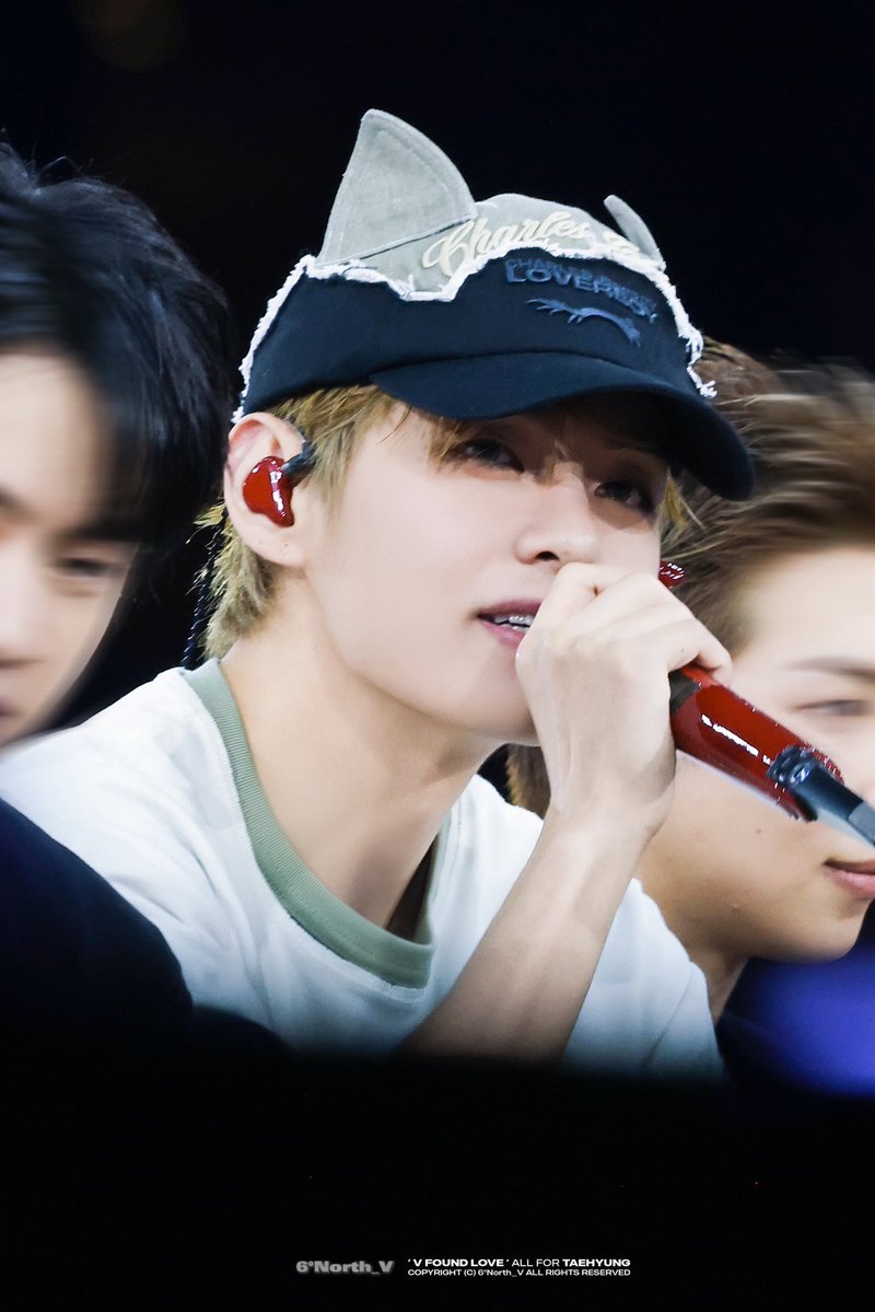HolyZk's tweet photo. 260706 BTS WORLD TOUR 'ARIRANG' IN LONDON
#태형 #뷔 #TAEHYUNG #V https://t.co/nZ55mYGb0a
