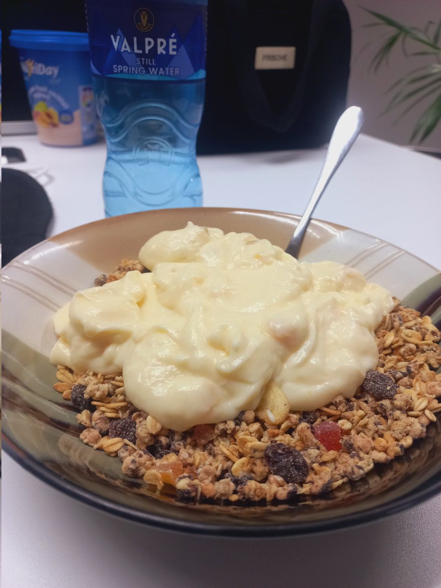 maryrimax's tweet photo. Good morning ❤   what are you having for breakfast? 😋 https://t.co/JywmeSExBY