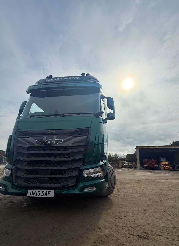 DAFTrucksUK's tweet photo. Good morning, drivers! ☀️
📷 @KernowMixersLtd
#DAF #Trucks #DAFDriver #Morning #Heatwave https://t.co/uPCdlo9AJj