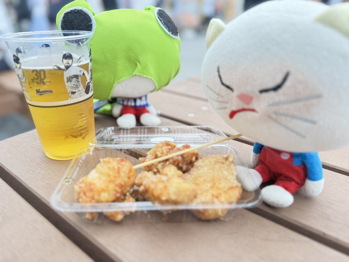 forzainter_04's tweet photo. 今日の現場。

マリーンズ🆚ファイターズ
📍ZOZOマリンスタジアム

そしてマリーンズをこよなく愛した戦友（とも）の誕生日を祝して(´ω｀)🍺

#ちぃにとどけ
#山田屋本体ねこ https://t.co/v8SHow0WfA