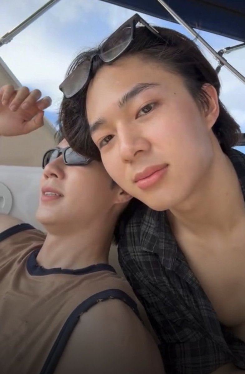 larzunya's tweet photo. ลายน้ำใหญ่มากน้องนิว พี่ลบเม้นจีบแทบไม่ทัน ซบไหล่ไป1👀😚💘

#SeaYouZeeNuNew #ZeeNuNew ✩‧₊ https://t.co/xyPb9Mw3wu