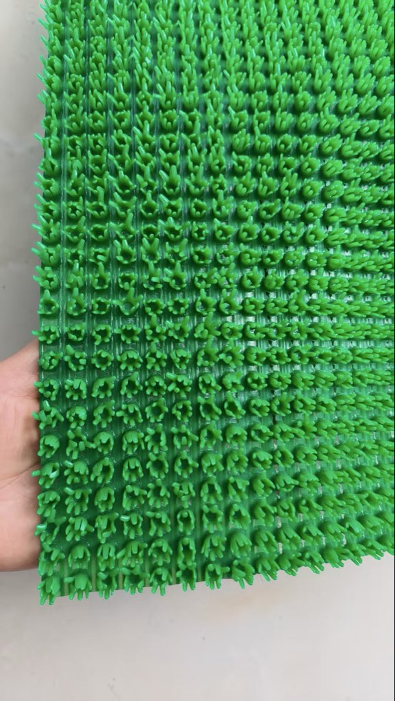 Gracennh's tweet photo. Mineral gold sluice Mat Velvet gold recovery carpet Artificial grass 
W+8615053286382 https://t.co/VSNtNQXsLR