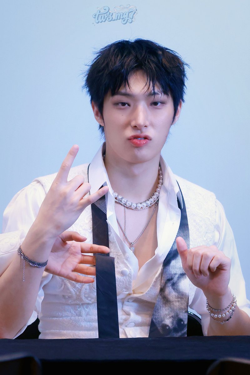 tw3_mg7's tweet photo. 260703 AM 팬싸

(´ε｀ )♡🎸🤍

#ATEEZ #MINGI  
#에이티즈 #민기 #송민기 https://t.co/NdOXgfifhp