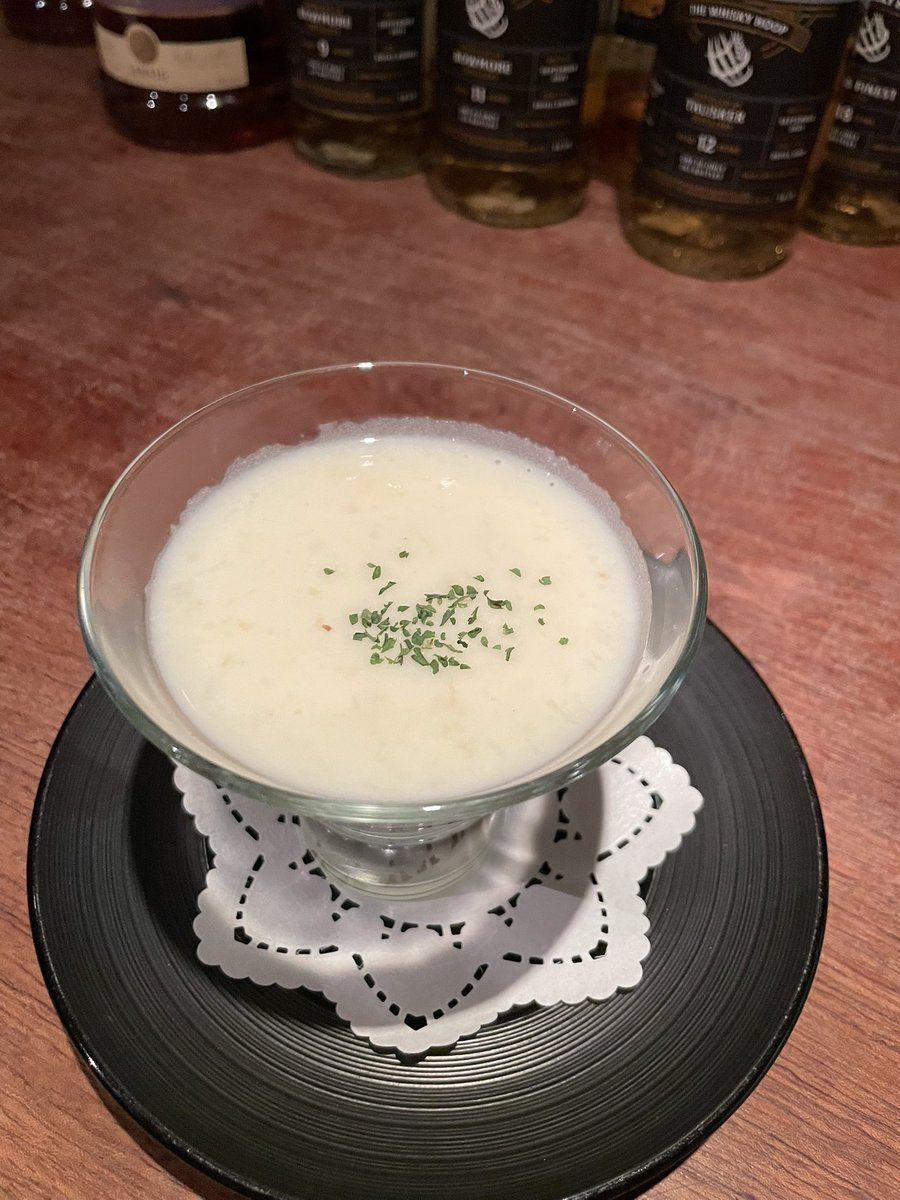 bar_cantina's tweet photo. 今週は鶏ももコンフィ唐揚げ、ビシソワーズ、アードベッグプリンありますよ！ https://t.co/nwMneGqCac