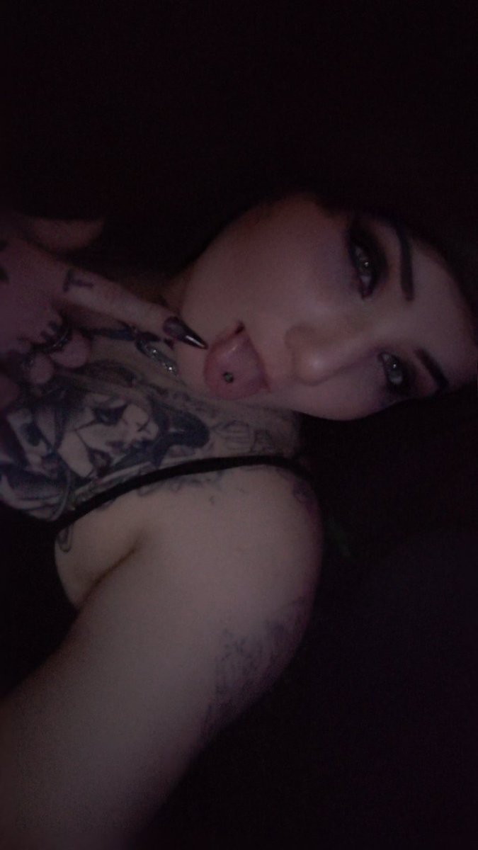 JaidenKrave143's tweet photo. Im good enough to eat π€€ ππ
#gothchick #tattedwhitegirl #thickasf #piercings https://t.co/mOP1La5NAk