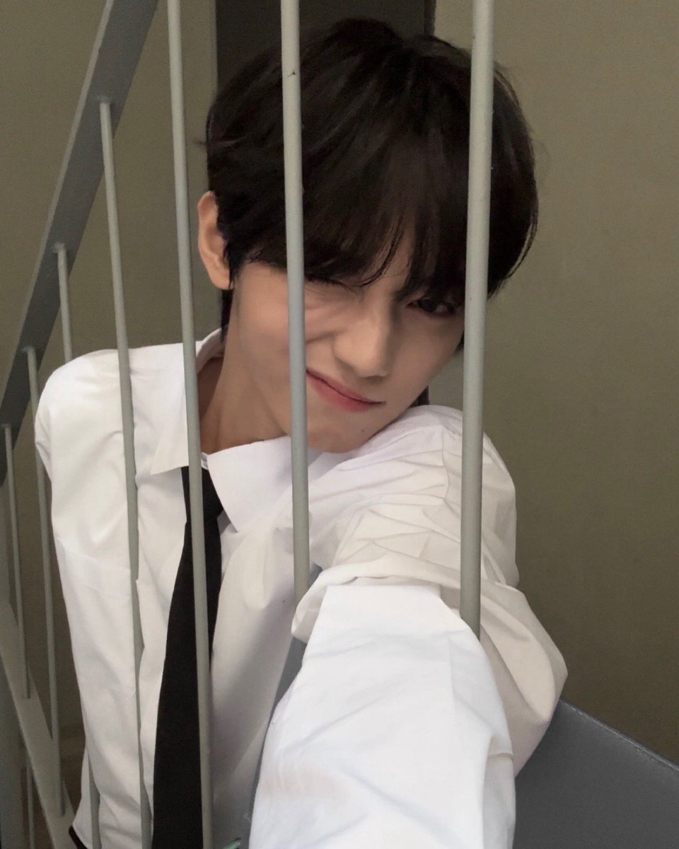 cocochocoS2bom's tweet photo. ㅈㄴ 잘생겼는데 구도 이거 뭐지 https://t.co/e5xtB0GREr