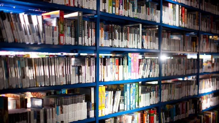 VideoGameNewsX's tweet photo. Germany’s massive public video game archive project is being shut down after its funding expired.

The project, called the Internationale Computerspielesammlung, had cataloged more than 60,000 video game titles across cartridges, floppy disks, CDs, DVDs, Blu-rays, manuals, packaging, hardware, and other materials.

It launched its public online catalog in 2019, but its public funding expired in April 2026 and was not renewed.

The physical items reportedly remain with the institutions that own them, but the future of the shared digital database is now uncertain.

This is happening while the industry keeps moving toward digital-only games, making preservation even more important.