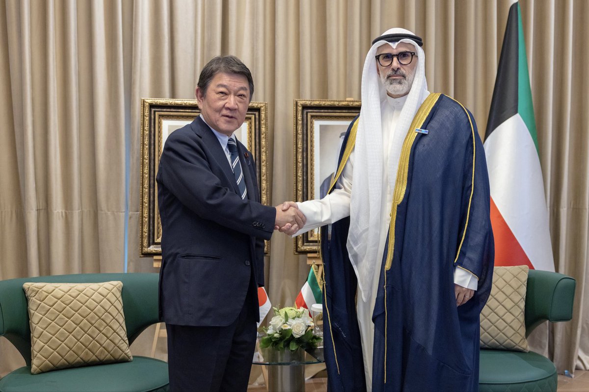 MOFAKuwait's tweet photo. التقى معالي الشيخ جراح جابر الأحمد الصباح، وزير الخارجية، اليوم الثلاثاء الموافق 7 يوليو 2026، بمعالي السيد توشيميتسو موتيجي، وزير خارجية اليابان الصديقة، وذلك في إطار الزيارة التي يقوم بها معاليه إلى العاصمة التركية أنقرة لترؤس وفد دولة الكويت المشارك في الاجتماع الوزاري لدول مبادرة إسطنبول للتعاون والدول الأعضاء في حلف شمال الأطلسي، والمقرر عقده على هامش أعمال قمة حلف شمال الأطلسي.

جرى خلال اللقاء استعراض العلاقات الثنائية بين البلدين الصديقين، وسبل تطويرها وتعزيزها في مختلف المجالات. كما تم التطرق إلى آخر التطورات على الساحتين الإقليمية والدولية.