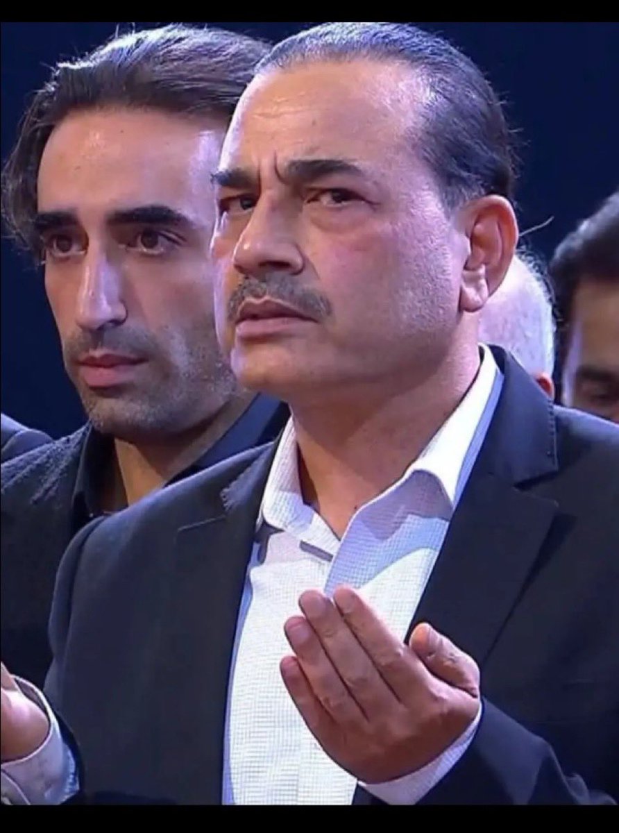 jabc54's tweet photo. @sidhant Why are you shaking hands with a Hindu? You are a Muslim. Pakgando 🐷🇵🇰❌🤣 https://t.co/Kpja3sG6R7