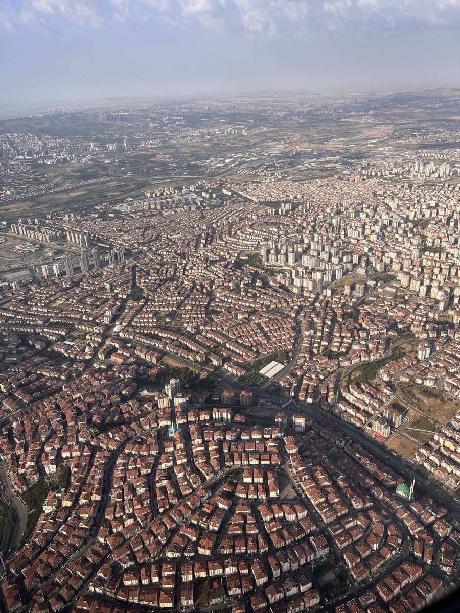 umuttgunerr's tweet photo. Japonya Savunma Bakanı uçaktan çektiği Ankara fotoğrafını sosyal medya hesabından paylaştı.

Çirkinliği görünce ne düşündü acaba? https://t.co/CSeehwCHo1