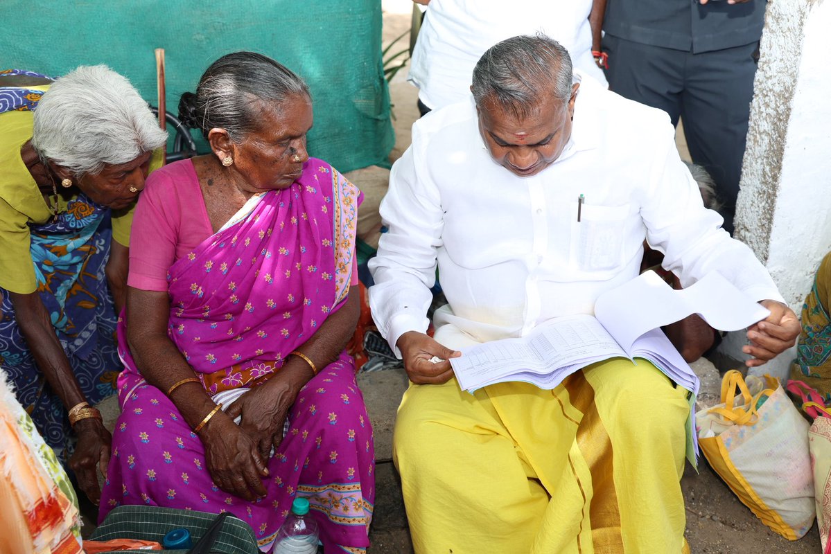 BussyAnand's tweet photo. மாண்புமிகு தமிழ்நாடு முதலமைச்சர் @CMOTamilnadu அவர்களின் அறிவுறுத்தலின்படி, இன்று காலையில் விழுப்புரம் மாவட்ட ஆட்சியர் அலுவலகத்தில் நடைபெற்ற ஆய்வுக் கூட்டத்தில் பங்கேற்கச் செல்லும் வழியில், விக்கிரவாண்டி வி.சாலை பகுதியில் நடைபெற்றுக் கொண்டிருந்த விக்சித் பாரத் – வேலைவாய்ப்பு மற்றும் வாழ்வாதாரத்திற்கான உத்தரவாத இயக்கம் (கிராமின்) திட்டப் பணிகளை நேரில் ஆய்வு செய்தேன்.!

பணியில் ஈடுபட்டிருந்த மக்களுடன் கலந்துரையாடி, திட்டத்தின் செயல்பாடுகள் மற்றும் பணிகளின் முன்னேற்றம் குறித்து கேட்டறிந்தேன். மேலும் அப்பகுதி மக்கள் வைத்த பல்வேறு கோரிக்கைகளை கேட்டறிந்து, அவற்றை மாண்புமிகு தமிழ்நாடு முதலமைச்சர் அவர்களின் கவனத்திற்கு உடனடியாக கொண்டு சென்று, விரைவான நடவடிக்கை எடுக்கப்படும் என உறுதியளித்தேன்.

மாண்புமிகு தமிழ்நாடு முதலமைச்சர், கழகத் தலைவர் @TVKVijayHQ அவர்கள் தலைமையில், நம் தமிழக வெற்றிக் கழகத்தின் முதல் மாபெரும் வெற்றி மாநாடு நடைபெற்ற விக்கிரவாண்டி வி.சாலைக்கு மீண்டும் சென்றது மனதிற்கு நெருக்கமான தருணமாக அமைந்தது.