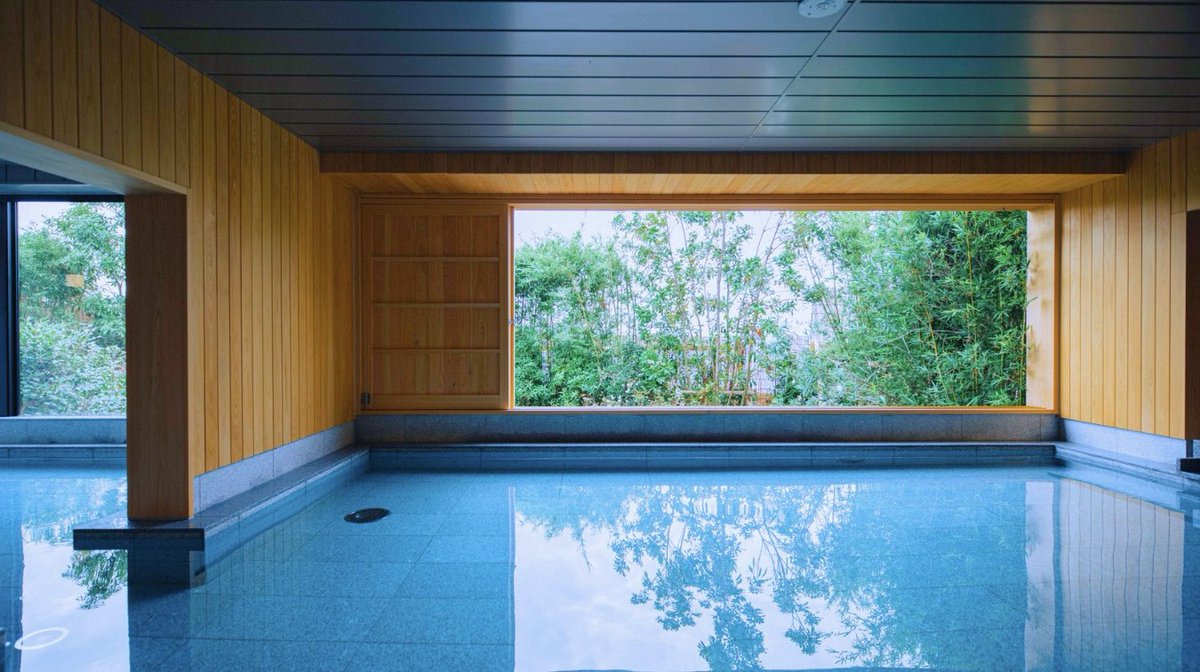cospernda's tweet photo. 朝起きて、目の前がこの海だったら最高だろうなぁ〜。

部屋から五島の青い海が見えて、
ホテルのすぐ前には白い砂浜。

こんな場所で夏の朝を迎えてみたい。 https://t.co/tVlj7ZdYYg