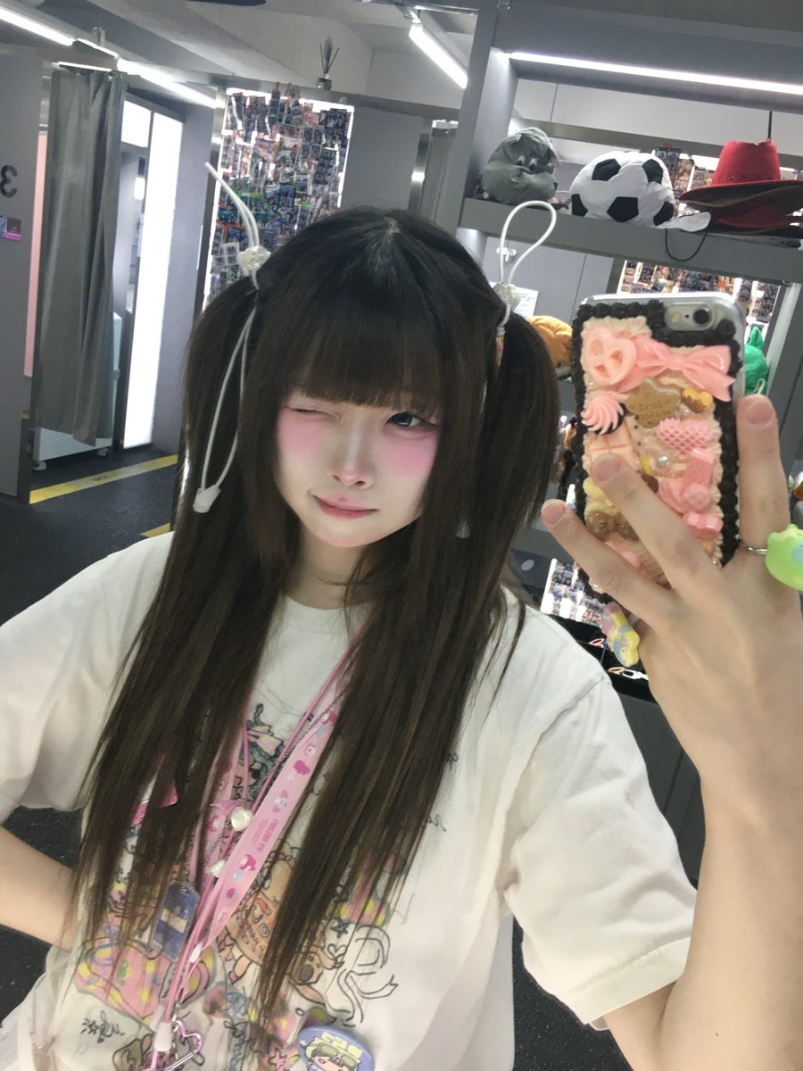 pomsxn's tweet photo. 宇宙少女 🛸 ~ https://t.co/oNRYawZY5u