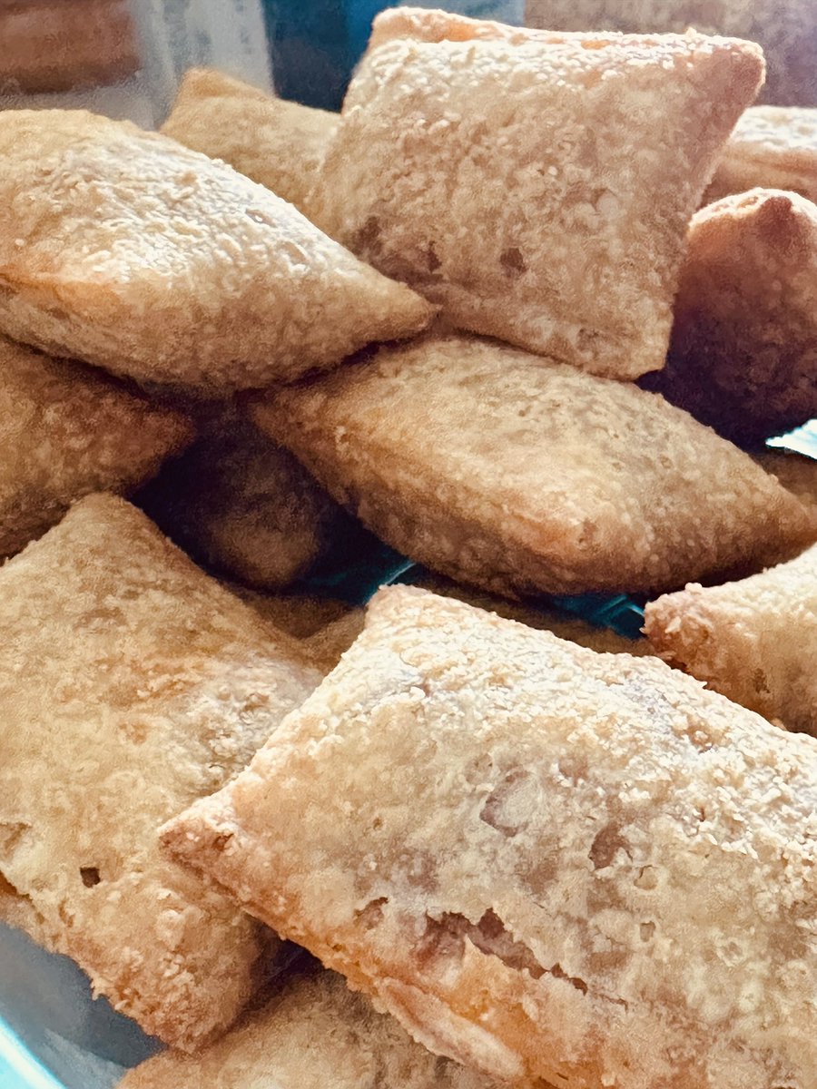 fernstillrocks's tweet photo. Yesterday’s pizza rolls
#livingthedream https://t.co/Mp00JgO2lr