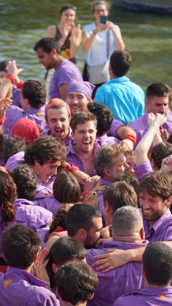 esquerdats's tweet photo. AMIGUES, QUE AVUI ÉS 7/7 quin dia tan meravellós per recordar aquest moment 🔝 d’aquest tram

#femvia #castells https://t.co/nKd8ehzpeQ