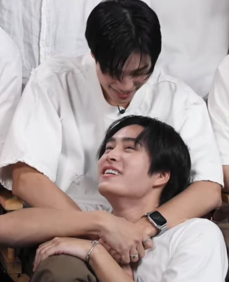 Marmeeeeeeee's tweet photo. เค้าชอบอ้อนกันมุมนี่เนอะ https://t.co/7J6bWu6meN