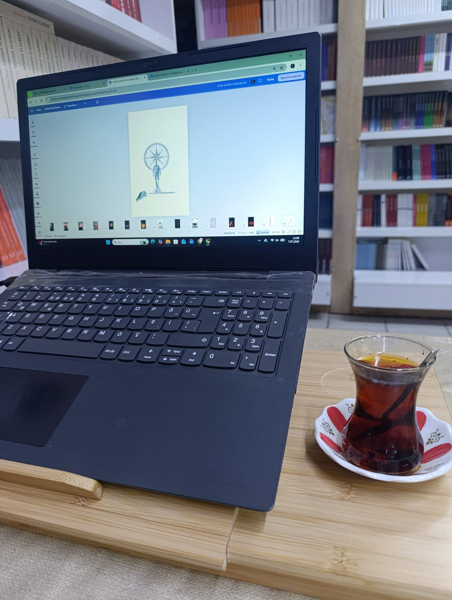evin_akboga's tweet photo. Kaçak çay + Yoğun mesai... Şu an göz bebeklerim ekrandaki pusuladan daha net yön buluyor. Kafein oranım %500, sisteme meydan okumaya hazırım. https://t.co/9XZLnwKrl0