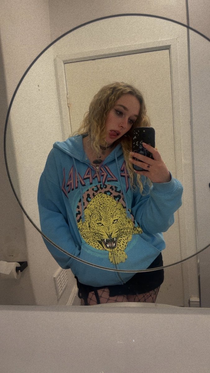 👾 slɹnɔ ıʞɔıΛ 👾 tweet media