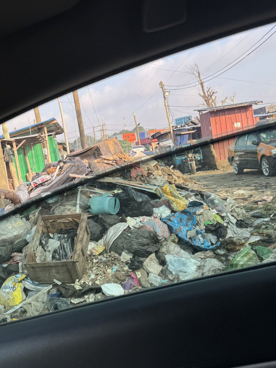 Fii_233's tweet photo. Chale, whoever is in charge of the Alajo area must get these pile of rubbish cleared before another downpour. https://t.co/w4DeBwKJcQ