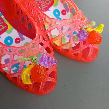 middle______i's tweet photo. 私はこれもこれもこれも買ってもらえなくて、懐かしいなとは思うけど、羨ましいなって思いながら見てた悲しい記憶が蘇る。
唯一買ってもらえたのが、セーラームーンの箸だった https://t.co/pVucfx73I1
