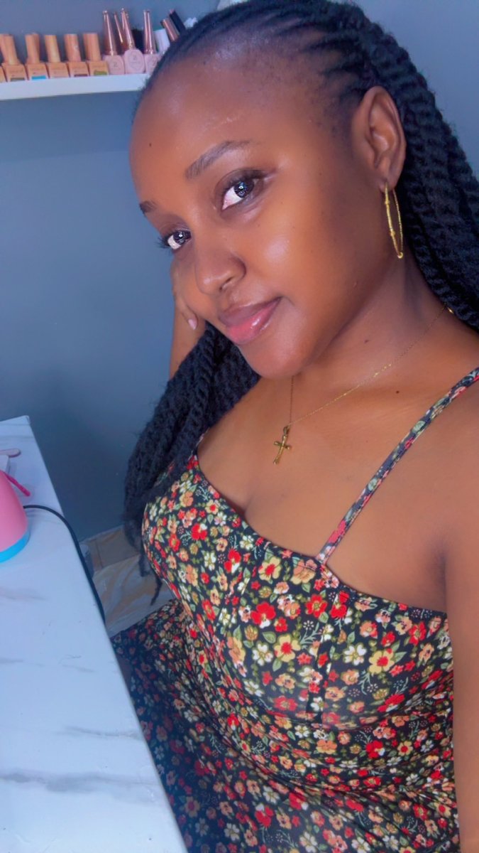 GraceNguo's tweet photo. Serving ladies is so refreshing🤌🏾
Every single day you smell nice fragrances, seeing beauty faces, nice curves, titz, beautiful smiles, best outfits, nice legs, soft voices and get warm hugs.🤗 https://t.co/n2OrwbKWAG