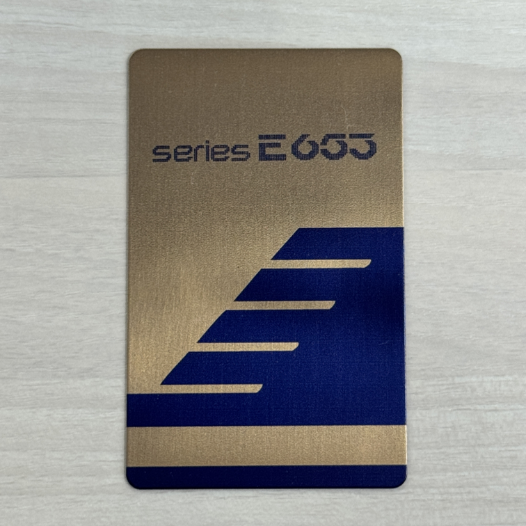 JREniigata's tweet photo. 【E653系「583系色」オリジナルグッズ発売】
グッズがきっかけの旅があってもいい。
💙🤍💙🤍💙🤍💙🤍💙
この夏、新たな装いとなったE653系「583系色」をモチーフにした限定グッズを販売します。
🪞ステンレスカードミラー
🥤ステンレスタンブラー
どちらのグッズにも知る人ぞ知る「ロゴ」をあしらった日常使いしやすいアイテムです。受け取りは山形県の酒田駅限定！
グッズを受け取りながら庄内の旅も楽しんでみませんか。7月から9月は山形庄内夏の観光キャンペーンを開催中！
日本海を望む車窓、庄内の食、そして583系色のE653系。グッズがきっかけの旅も、きっと悪くない。
💙🤍💙🤍💙🤍💙🤍💙
■ステンレスカードミラー
・価格：1,500円（税込）
・サイズ：86mm×54mm（厚さ0.5mm）
■ステンレスタンブラー
・価格：1,500円（税込）
・容量：400ml
・サイズ：直径79×120mm
■購入・受取方法
🛒JRE MALL新潟事業本部ショップで引換チケットを購入
📅販売期間：2026年7月7日12:30～9月23日23:59
📌酒田駅改札窓口で商品を受取り
📦引換期間：2026年7月18日～9月30日
⏰引換時間：10:00～17:10
💙🤍💙🤍💙🤍💙🤍💙
▼詳細はこちら
https://t.co/KVtjwdBCnN

▼Facebook▼
https://t.co/IaY5AMSy6e

#山形庄内夏の観光キャンペーン #酒田駅 #E653系 #583系色 #特急いなほ #羽越本線 #庄内旅 #鉄道旅 #JREMALL #鉄道グッズ
