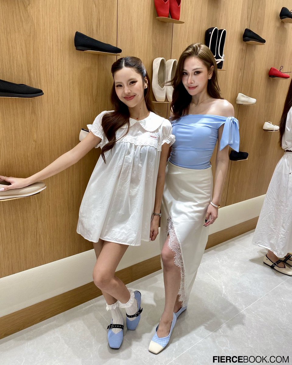 fiercebook_bkk's tweet photo. #อินอินทิรา และ #ณิชาณิชาภัทร ในงาน VIVAIA เปิดตัวร้านแลนด์มาร์กแห่งใหม่ริมแม่น้ำเจ้าพระยาที่ไอคอนสยาม พร้อมเปิดตัวรองเท้ารุ่น Exclusive ที่มีเฉพาะที่สาขาไอคอนสยาม เท่านั้น 

#FiercelivebyJijie #VIVAIAThailand #STEPINTOVIVAIA #__inthira #NychaSu https://t.co/AECi1LZdEq