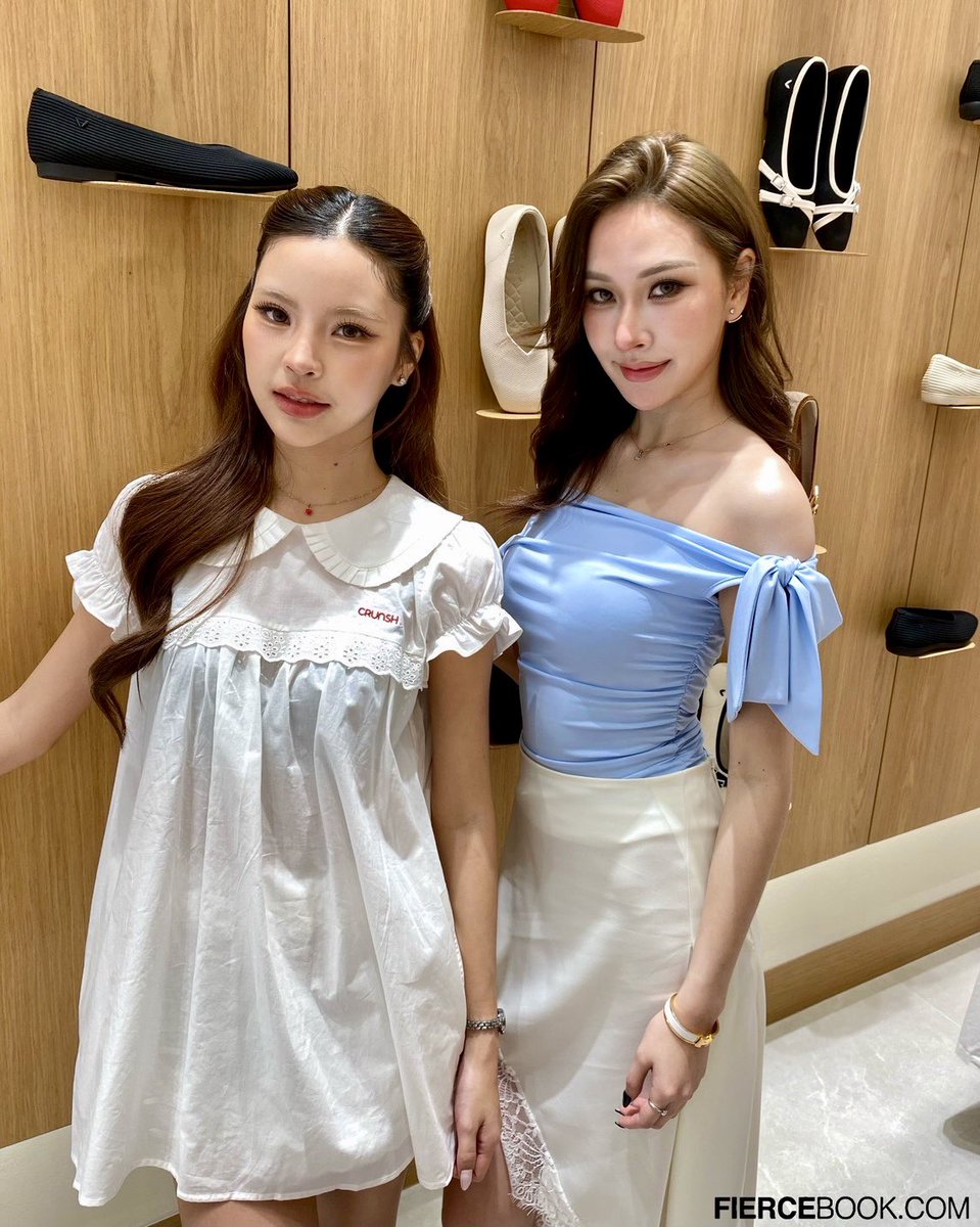 fiercebook_bkk's tweet photo. #อินอินทิรา และ #ณิชาณิชาภัทร ในงาน VIVAIA เปิดตัวร้านแลนด์มาร์กแห่งใหม่ริมแม่น้ำเจ้าพระยาที่ไอคอนสยาม พร้อมเปิดตัวรองเท้ารุ่น Exclusive ที่มีเฉพาะที่สาขาไอคอนสยาม เท่านั้น 

#FiercelivebyJijie #VIVAIAThailand #STEPINTOVIVAIA #__inthira #NychaSu https://t.co/AECi1LZdEq