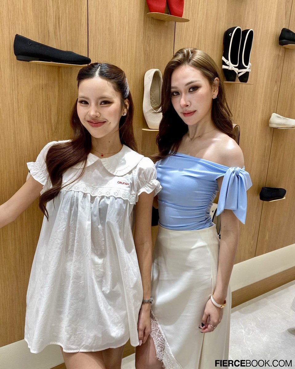 fiercebook_bkk's tweet photo. #อินอินทิรา และ #ณิชาณิชาภัทร ในงาน VIVAIA เปิดตัวร้านแลนด์มาร์กแห่งใหม่ริมแม่น้ำเจ้าพระยาที่ไอคอนสยาม พร้อมเปิดตัวรองเท้ารุ่น Exclusive ที่มีเฉพาะที่สาขาไอคอนสยาม เท่านั้น 

#FiercelivebyJijie #VIVAIAThailand #STEPINTOVIVAIA #__inthira #NychaSu https://t.co/AECi1LZdEq