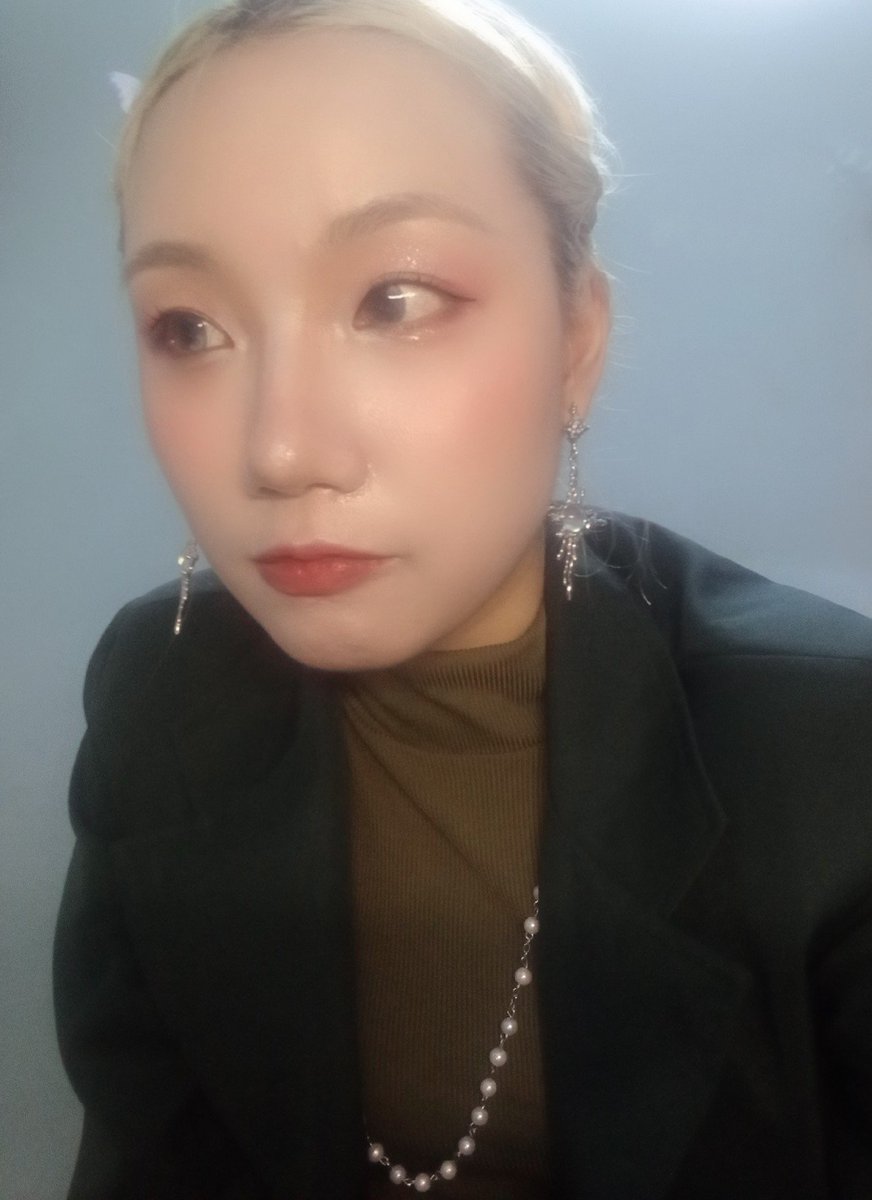 samoyed496's tweet photo. Being told "you look like Helaena" in fan screening isn't in my 2026 list but thank you 🥺🥺🥺🐉🩵🕷️💎 https://t.co/Q7G0iYXelf