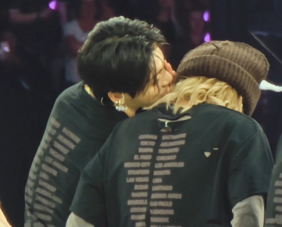 kokominisan's tweet photo. i love clingy jikook https://t.co/EcfNTrxpCj