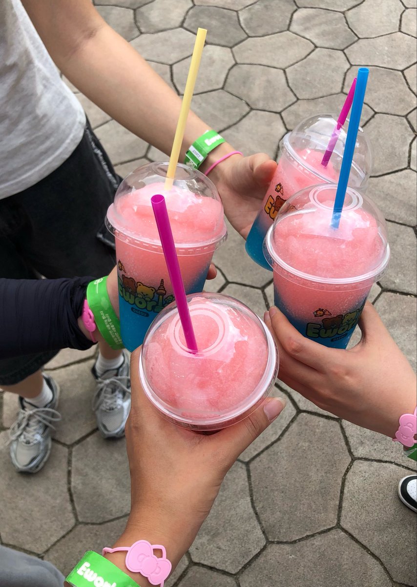 toodeogii's tweet photo. 얼마 전에 친규들이랑 완전 대구초딩코스함
달떡 먹고 이월드 가기~♡ https://t.co/luotz2shuP