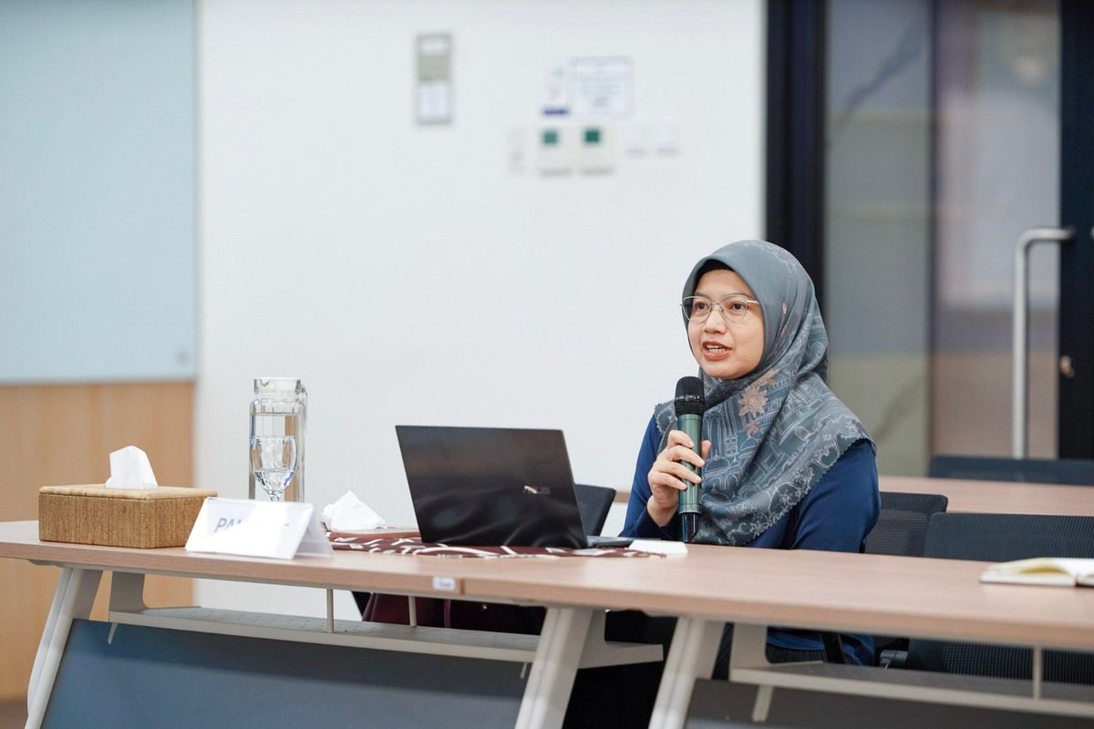 uiiiofficial's tweet photo. Indonesia is gearing up for B50, but a closer look at the numbers tells a very different story. Writing for Katadata, economics lecturer Aimatul Yumna breaks down a decade of data to show why the policy is falling short on energy security, smallholder farmer welfare, and emission targets.

From massive subsidy imbalances to a projected 40%+ crash in CPO exports, the reality of B50 might not be what you think. are the promised benefits just an illusion? Read the full piece to find out.