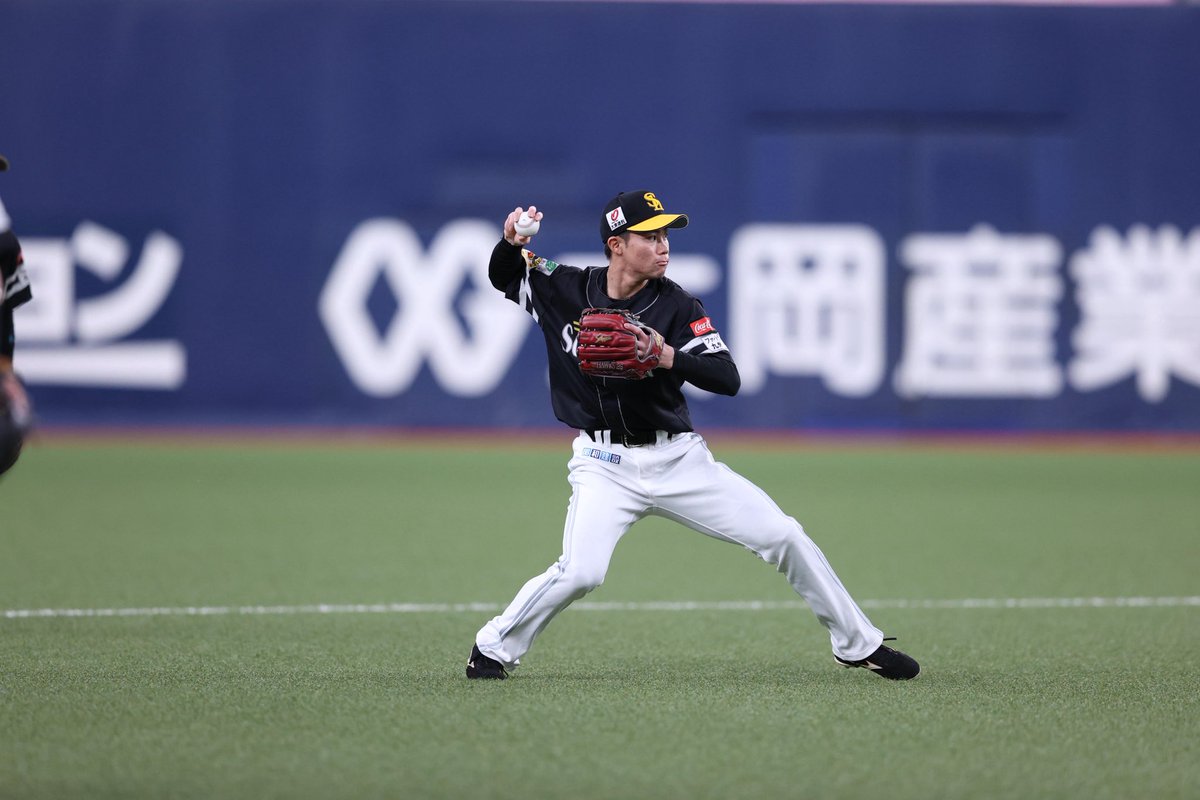 takafullc2's tweet photo. 【スタメン】
7月7日vsオリックス @ 京セラドーム

1一 正木智也
2中 周東佑京
3左 近藤健介
4三 栗原陵矢
5指 ジーター・ダウンズ
6二 牧原大成
7右 柳町達
8捕 海野隆司
9遊 庄子雄大
投 上沢直之

#sbhawks #鷹フル https://t.co/RSFqeDFTz3
