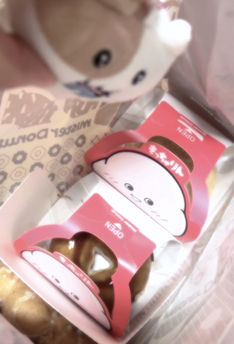 __nyaaa25's tweet photo. にゃみどうぞ🍩 https://t.co/hp3zjVfEe1