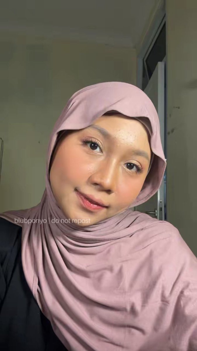 blubponyo's tweet photo. cuma pakai 3 jari aja tapi look eye makeup nya bisa sebagus ini😍🤌

bener bener you only needs your 3 fingers and 3 steps, tanpa perlu tools tambahan! https://t.co/PFsmiDEjj8