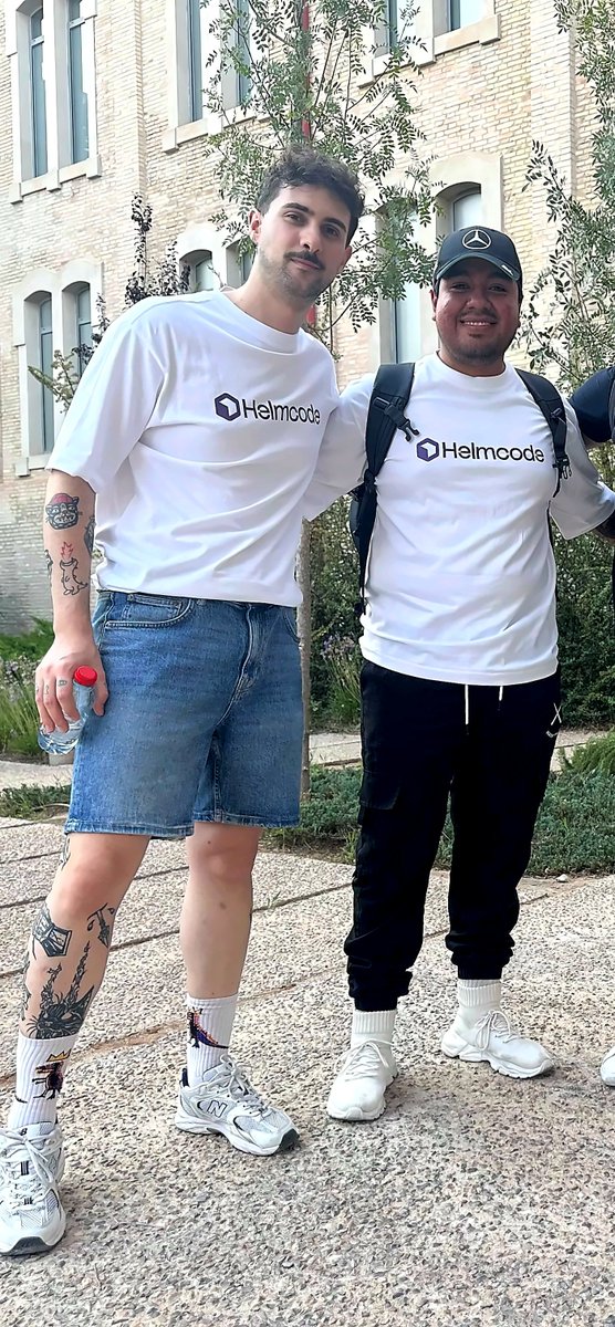 borjaperfra's tweet photo. Ayer fue mi primer día en @helmcode 🙂

Me uno a @barckcode y al resto del equipo para montar la mejor empresa (y la mejor comunidad) de IA abierta e inferencia de Europa.

🐮 Fotito de ayer con mi nuevo jefe para alborotar al ganado. 
Dupla histórica: Oliver y Benji, Batman y Robin, Mario y Luigi, Bonnie & Clyde, Oyarzábal y Cucurella. 

Para ser mi primer día, no estuvo nada mal. Nos trajimos a @dobleio a hablar sobre Ingeniería Agéntica en serio, y tan en serio. Menuda masterclass, menudo nivel, Maribel. Todo lleno, la gente encantada y desvirtualicé a muchas personas.

Hemos estrenado nueva branding y nueva web, así que métete en https://t.co/bUUBG00u62 para ver lo que hacemos y cómo lo hacemos.

En los próximos días voy a contar cómo he rediseñado todo en 3 días sin tocar un figma y cómo montar un sistema de diseño y design ops listo para que el resto del equipo sea autónomo.

He escrito algunas FAQs para curiosos/as :)

FAQ’s

¿Qué hace Helmcode?
Servimos modelos de IA abierta (open-source/ open-weight) en nuestra infraestructura a empresas que quieren reducir su factura de API’s, que quieren soberanía y privacidad del dato (zero-logs + GDPR + AI Act ready)  y que quieren trabajar con IA abierta sin preocuparse por tener y mantener infra de IA.

¿Qué es IA open y por qué tiene sentido?
Empieza a haber un problema de control y soberanía de la IA. Las empresas no pueden hipotecar su estrategia de IA a empresas que se quedan con sus datos, que controlan el precio y la distribución y que no se adaptan a la legislación europea. Europa no puede depender de que USA le corte o le abra el acceso a los mejores modelos.

Los modelos abiertos están ya muy cerca de los modelos frontier. Además, el 80% de las tareas para las que se usa la IA ya se pueden hacer con éxito con modelos open.  Y permiten un mayor control de la factura, trazabilidad y privacidad.

Encima nosotros te facilitamos la vida dándote una api key y nos ocupamos de la infraestructura donde corren.

¿Qué vas a hacer tú en Helmcode?
De todo xD. Principalmente lo mismo que hacía en Manfred. Posicionar la empresa y la marca como el referente de IA abierta a nivel nacional y europeo, generación de pipeline de negocio constante inbound (que las empresas quieran trabajar con nosotros) y crear la mejor comunidad de IA abierta del mundo mundial.

Una mezcla de DevRel/Comunidad con mi rol habitual de marketing lead.

¿Cómo me meto en la Comunidad?
Muuy fácil: https://t.co/HlDv0OS9An

Ahí vamos a meter todas las betas, hacer los eventos privados, los hackatones y a compartir todo el conocimiento.

Además, hemos abierto 100 nuevas plazas en la waitlist de la Comunidad para que podáis quemar tokens a dolor.

¿Por qué has dado este paso?
It’s very difficult todo esto. Dejo atrás una empresa que he querido y quiero mucho. Pero había un momento vital de tirar del carro, construir y liderar que voy a poder hacer en Helmcode. Además, conocía a @barckode y me flipa lo que está consiguiendo. No hubiera dado este paso sin él. Pero se vienen tantas cosas increíbles que no sé ni por dónde empezar a ilusionarme.

¿Ya no vas a hablar de talento?
No, voy a seguir hablando de talento. No desde la voz de Manfred, sino de la mía propia. Pero ya veré de qué manera colaboro con Manfred para seguir trayendo cositas chulas de datos e informes. Tengo que rescatar muchos mensajes del consultorio de talento para hacer algún post más de esto. Pero es un tema que voy a seguir tratando.

Eso sí, me vais a ver hablar mucho más de IA, de IA open.

¿Te vamos a ver en eventos?
Siempre. Vamos a montar nuestros propios eventos y tenemos la idea de montar un evento tocho propio. ¿Cómo os suena INFERENCE: the open AI builders conference? Ya puliremos el nombre, pero se vienen cositas.

Además, vamos a estar mucho con la comunidad. Dando charlas en eventos (@barckode por ejemplo será speaker en la @tarugoconf), patrocinando o simplemente dejándonos caer para bichear. No os vais a librar de mí.

¿Cómo podemos seguir lo que haces?
Soy un turras. Así que voy a hablar de todo por aquí, pero también en LinkedIn: https://t.co/egW2BXzHpA

Pronto montaremos una newsletter para ir metiendo todo el contenido increíble que vamos a crear.

Si quieres seguir lo que hacemos en Helmcode, síguenos en twitter @helmcode o en LinkedIn. Yo voy a estar detrás de las cuentas :)

¿Vas a estar en la FredCon’26?
¿Lo dudabas? Estaré con Helmcode como patrocinadores del evento. Pero también co-presentaré la FredCon’26 junto a @leonardopoza. Y nos vamos a disfrazar. Le voy a hacer vestirse de lo más ridículo que se me ocurra xDD

¿Estáis contratando en Helmcode?
Estamos montando demasiadas cosas ahora mismo a la vez y no es el momento idóneo para incorporar más gente al equipo, pero vamos a necesitar buenas manos para convertirnos en la mejor empresa de IA abierta de Europita. Así que, si te gusta la infraestructura de IA y te apetece resolver problemas complejos, tírame DM porque voy a empezar a crear una lista del talento con el que nos gustaría trabajar :)

Os habéis portado increíble conmigo en mi etapa en Manfred. Yo os lo voy a intentar devolver con mucho contenido para la comunidad, hackatones chulos y todo el conocimiento que podamos compartir. 🖤

Si tienes dudas, temas que te gustaría que tocáramos, sugerencias de cosas que le faltan a la comunidad de IA en España, etc. Tíramelo todo en comentarios; que recojo feedback 👀